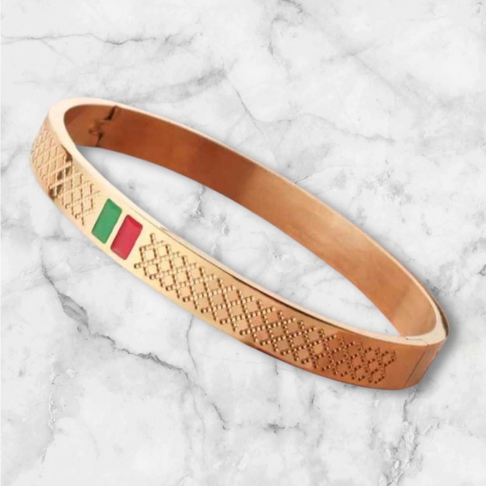 Stainless Steel Gold Bangle 🆕 - Picture 3 of 3